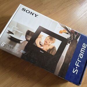 Sony 8" S-Frame Digital Photo Frame in Black